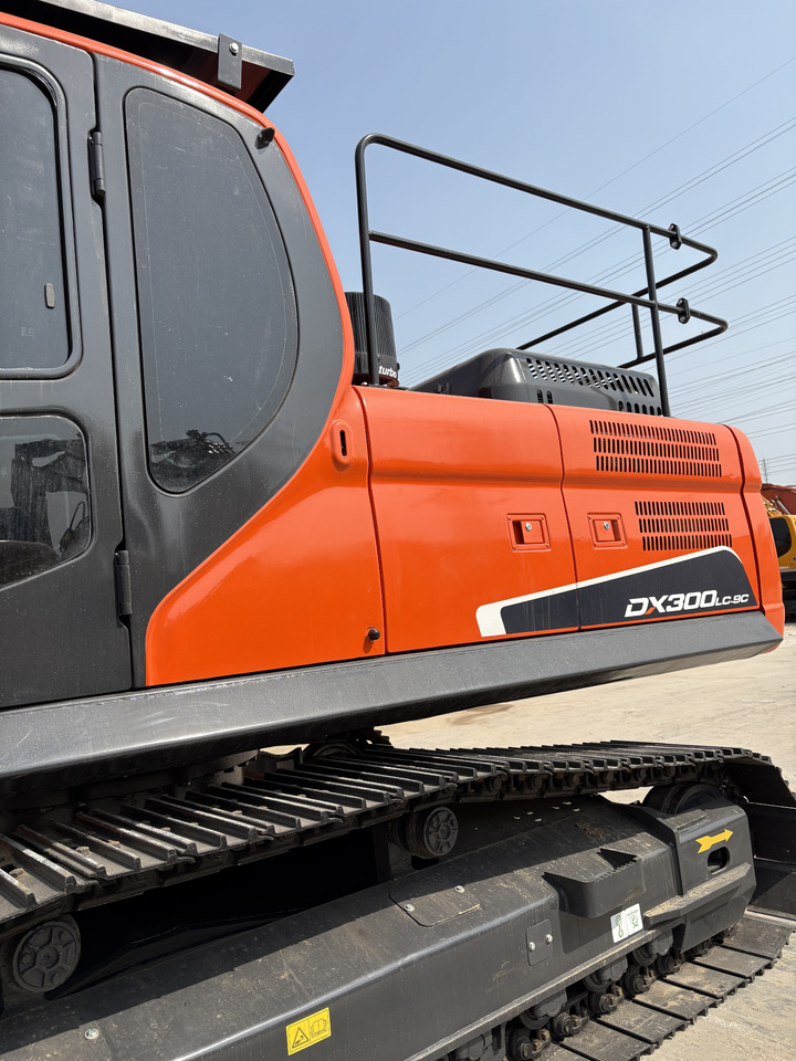 DOOSAN Dx300cl low work hours original excavator - Escavadora de rastos: foto 4 DOOSAN Dx300cl low work hours original excavator - Escavadora de rastos: foto 4