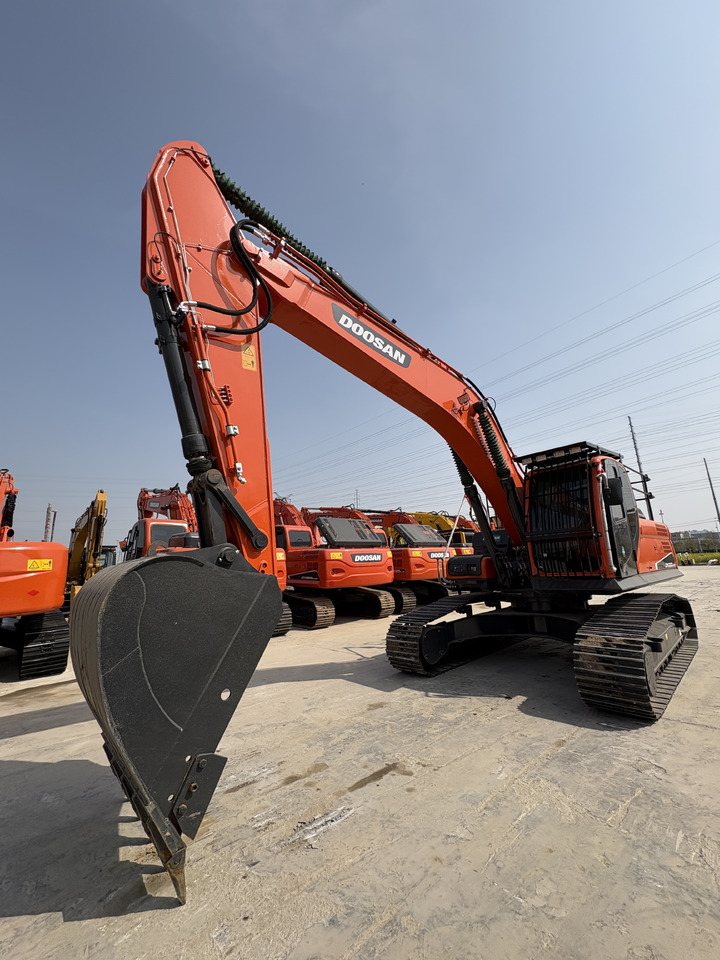 DOOSAN Dx300cl low work hours original excavator - Escavadora de rastos: foto 1 DOOSAN Dx300cl low work hours original excavator - Escavadora de rastos: foto 1
