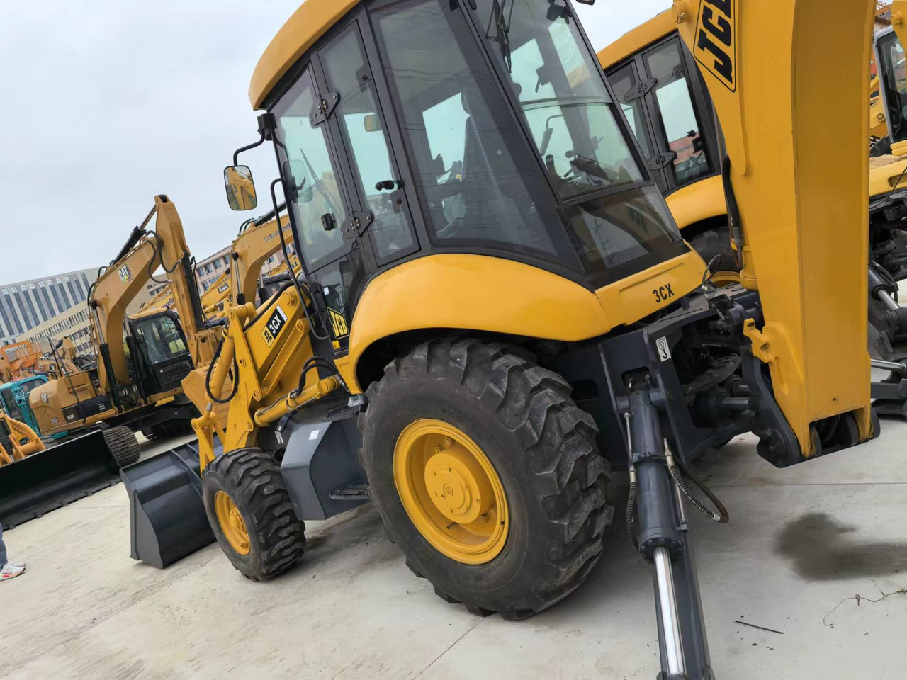 JCB 3CX backhoe loader TLB versatile machine multiple attachment options - Retroescavadeira: foto 5 JCB 3CX backhoe loader TLB versatile machine multiple attachment options - Retroescavadeira: foto 5