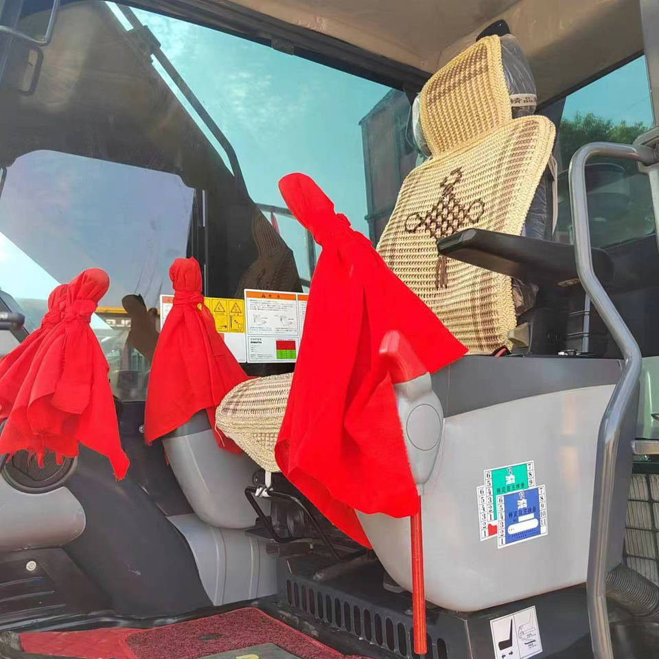 KOMATSU pc200-8N1 used japan brand crawler excavator - Escavadora de rastos: foto 3 KOMATSU pc200-8N1 used japan brand crawler excavator - Escavadora de rastos: foto 3