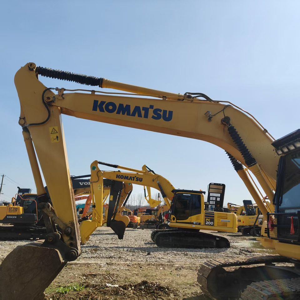 KOMATSU pc200 hot sale - Escavadora de rastos: foto 3 KOMATSU pc200 hot sale - Escavadora de rastos: foto 3