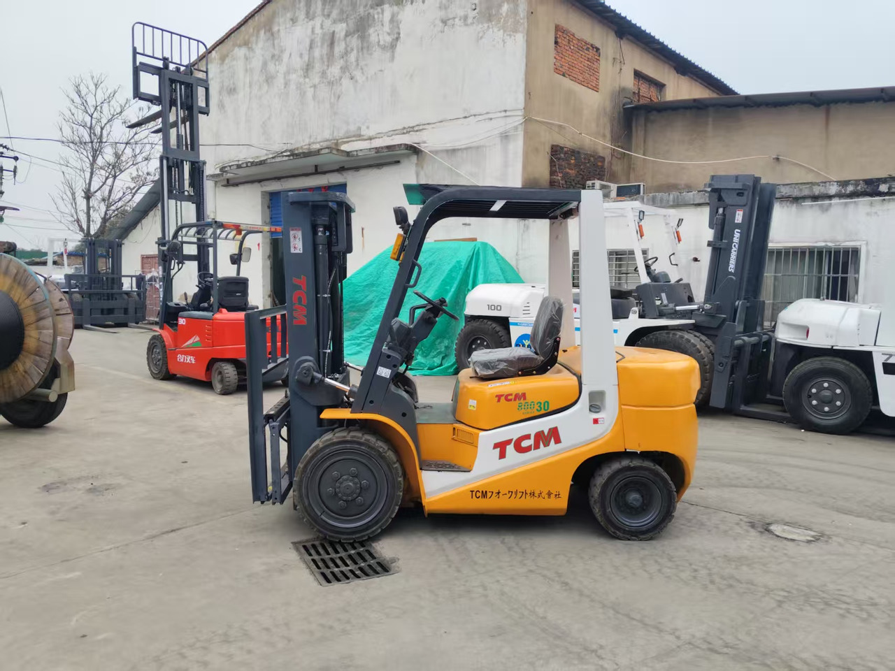 TCM FD30 Japan brand used 3 ton 4.5m diesel forklift Customizable mast clamps - Empilhador a diesel: foto 2 TCM FD30 Japan brand used 3 ton 4.5m diesel forklift Customizable mast clamps - Empilhador a diesel: foto 2