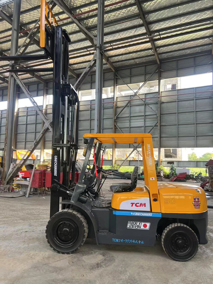 TCM fd50 japan brand original 5 ton diesel forklift 3 section 4.5m Customizable mast clamp side shift - Empilhador a diesel: foto 5 TCM fd50 japan brand original 5 ton diesel forklift 3 section 4.5m Customizable mast clamp side shift - Empilhador a diesel: foto 5