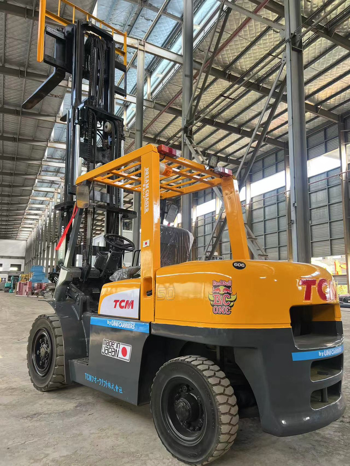 TCM fd50 japan brand original 5 ton diesel forklift 3 section 4.5m Customizable mast clamp side shift - Empilhador a diesel: foto 4 TCM fd50 japan brand original 5 ton diesel forklift 3 section 4.5m Customizable mast clamp side shift - Empilhador a diesel: foto 4
