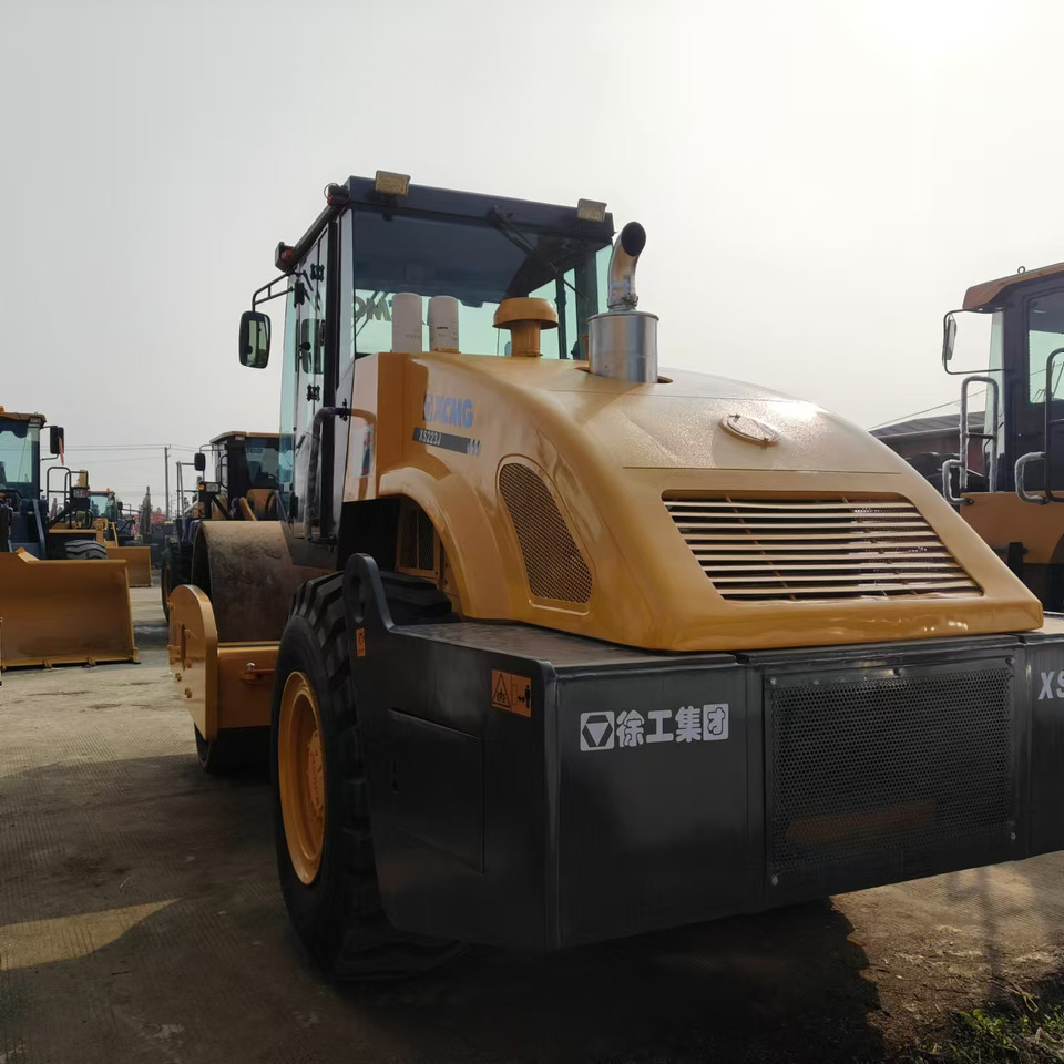 XCMG XS223J used road roller low hours factory price - Compactador de asfalto: foto 2 XCMG XS223J used road roller low hours factory price - Compactador de asfalto: foto 2