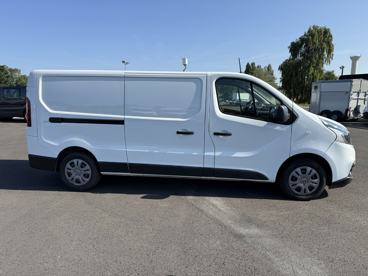 FIAT TALENTO 1T3 LH1 2.0MULTIJET120 PRO LOUNGE + ATTELAGE ET KIT BOIS COMPLET - Furgão: foto 4 FIAT TALENTO 1T3 LH1 2.0MULTIJET120 PRO LOUNGE + ATTELAGE ET KIT BOIS COMPLET - Furgão: foto 4