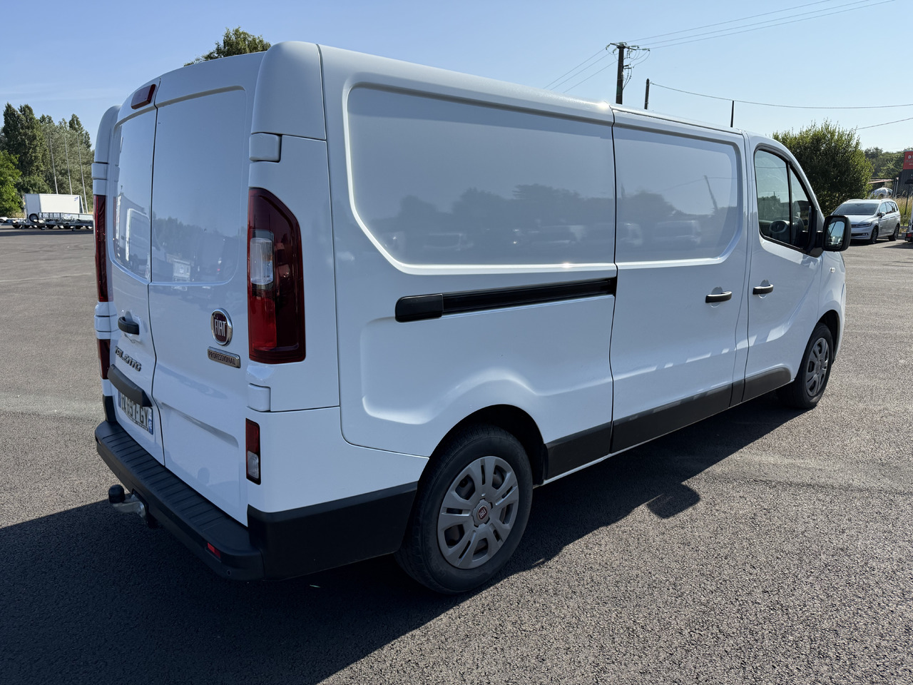 FIAT TALENTO 1T3 LH1 2.0MULTIJET120 PRO LOUNGE + ATTELAGE ET KIT BOIS COMPLET - Furgão: foto 5 FIAT TALENTO 1T3 LH1 2.0MULTIJET120 PRO LOUNGE + ATTELAGE ET KIT BOIS COMPLET - Furgão: foto 5