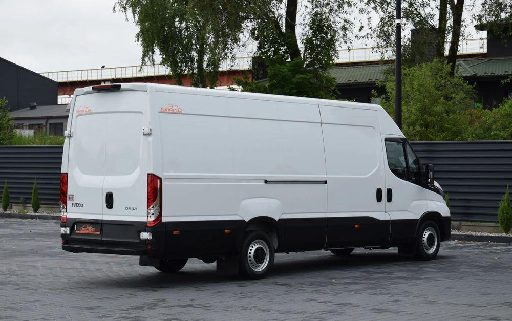 Iveco DAILY MAXI 35S16 / 2.3 - 160 KM / AUTOMAT HI-MATIC / NOWY MODEL / 3 OSOBY / DOSTAWCZE / BLASZAK / KLIMA / CZUJNIKI COFANIA / NISKI PRZEBIEG / 2022 / SERWISOWANY / Z NIEMIEC - Furgão: foto 5 Iveco DAILY MAXI 35S16 / 2.3 - 160 KM / AUTOMAT HI-MATIC / NOWY MODEL / 3 OSOBY / DOSTAWCZE / BLASZAK / KLIMA / CZUJNIKI COFANIA / NISKI PRZEBIEG / 2022 / SERWISOWANY / Z NIEMIEC - Furgão: foto 5