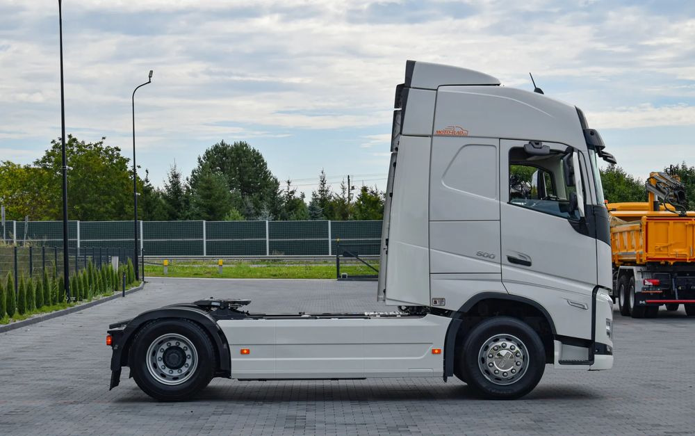 Volvo FH500 / EURO 6 / NOWY MODEL / KLIMATYZACJA POSTOJOWA / ACC / LEDY / 2 ZBIORNIKI PALIWA / FULL SPILERY / 2021 / SERWISOWANY / SPROWADZONY - Tractor: foto 4 Volvo FH500 / EURO 6 / NOWY MODEL / KLIMATYZACJA POSTOJOWA / ACC / LEDY / 2 ZBIORNIKI PALIWA / FULL SPILERY / 2021 / SERWISOWANY / SPROWADZONY - Tractor: foto 4