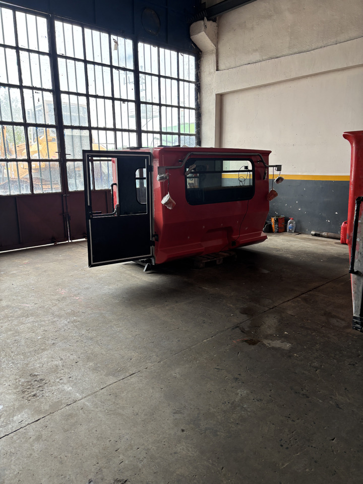 KÄSSBOHRER PISTENBULLY PB100 CABIN - Veículo limpa-neves: foto 5 KÄSSBOHRER PISTENBULLY PB100 CABIN - Veículo limpa-neves: foto 5