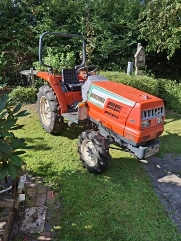 Kleintraktor Hinomoto-Kubota 21 PS - Mini trator: foto 2 Kleintraktor Hinomoto-Kubota 21 PS - Mini trator: foto 2