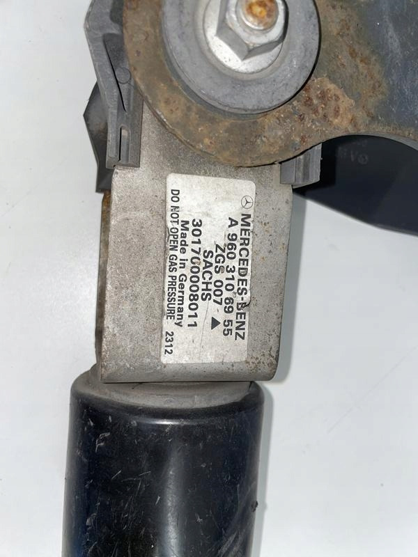 AMORTYZATOR WSPORNIK KABINY ACTROS A9603106955 - Suspensão da cabina para Camião: foto 2 AMORTYZATOR WSPORNIK KABINY ACTROS A9603106955 - Suspensão da cabina para Camião: foto 2