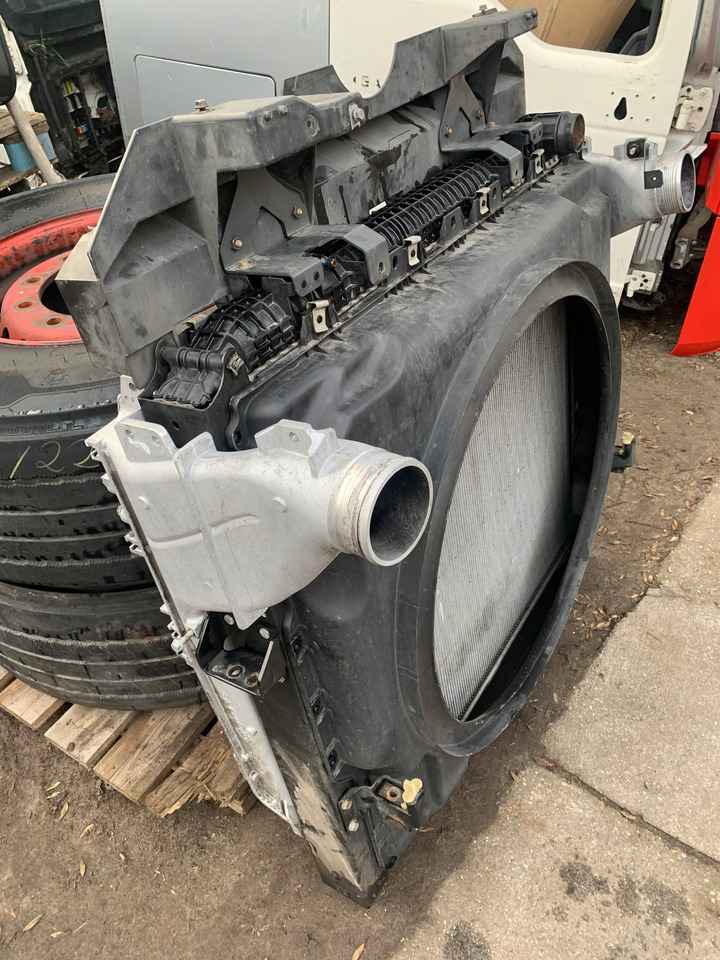 CHŁODNICA WODY POWIETRZA MERCEDES ACTROS MP4 MP 4 - Radiador para Camião: foto 4 CHŁODNICA WODY POWIETRZA MERCEDES ACTROS MP4 MP 4 - Radiador para Camião: foto 4
