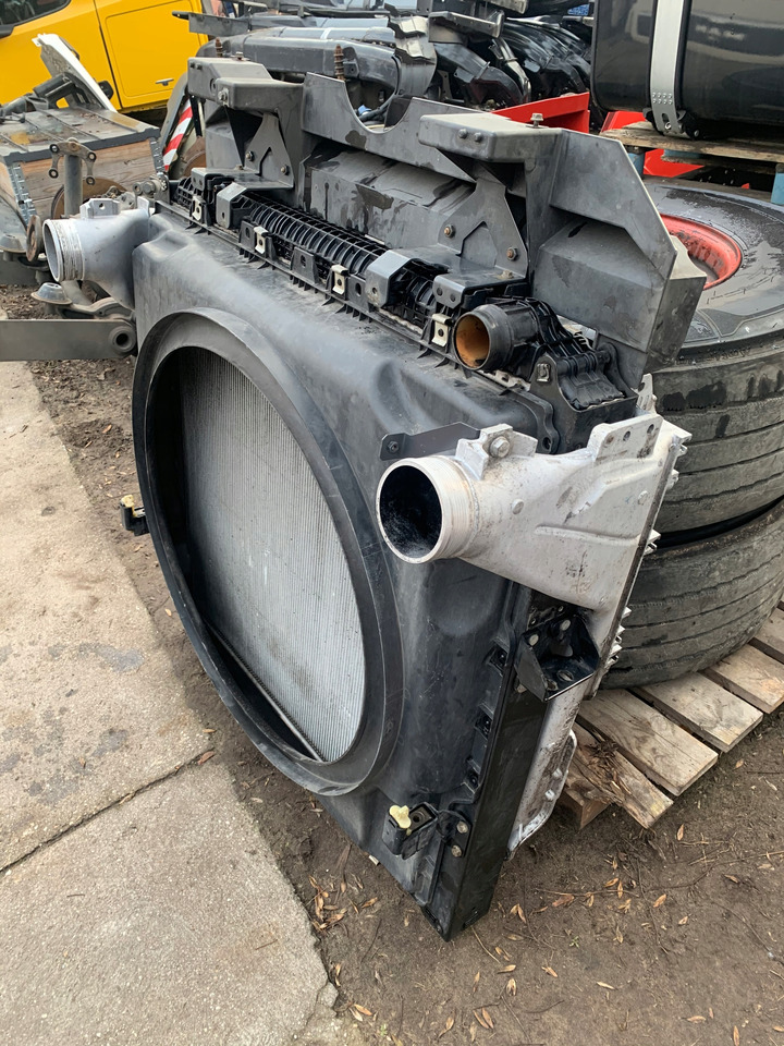 CHŁODNICA WODY POWIETRZA MERCEDES ACTROS MP4 MP 4 - Radiador para Camião: foto 5 CHŁODNICA WODY POWIETRZA MERCEDES ACTROS MP4 MP 4 - Radiador para Camião: foto 5