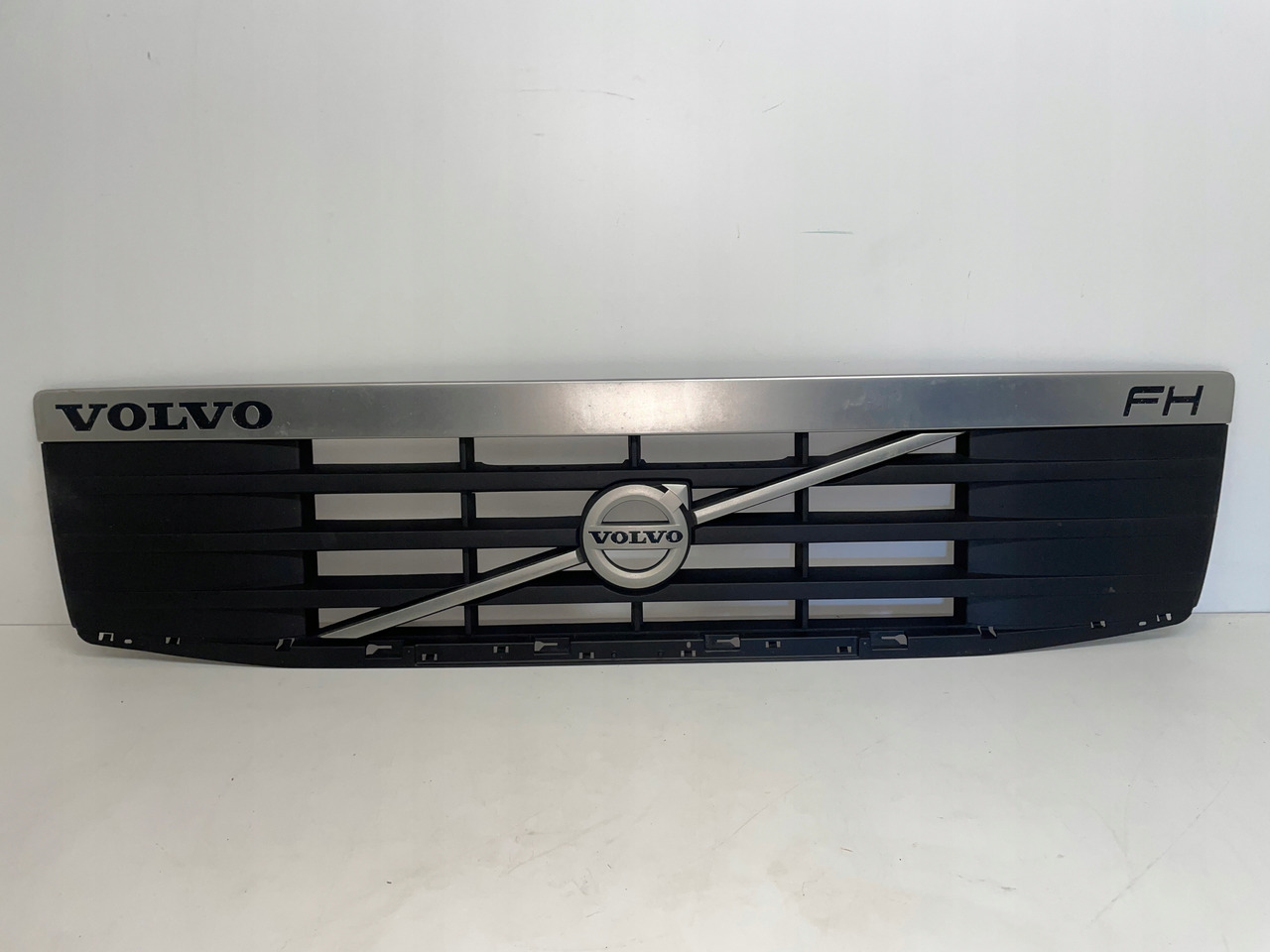 GRILL MASKI ATRAPA VOLVO FH13 FH 13 82255255 - Capô para Camião: foto 1 GRILL MASKI ATRAPA VOLVO FH13 FH 13 82255255 - Capô para Camião: foto 1