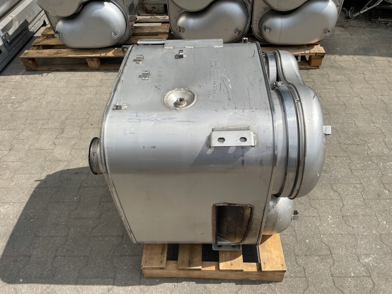 KATALIZATOR MAN TGX TGS EURO 6 DPF TŁUMIK WYDECH 81151036101 - Conversor catalítico para Camião: foto 4 KATALIZATOR MAN TGX TGS EURO 6 DPF TŁUMIK WYDECH 81151036101 - Conversor catalítico para Camião: foto 4