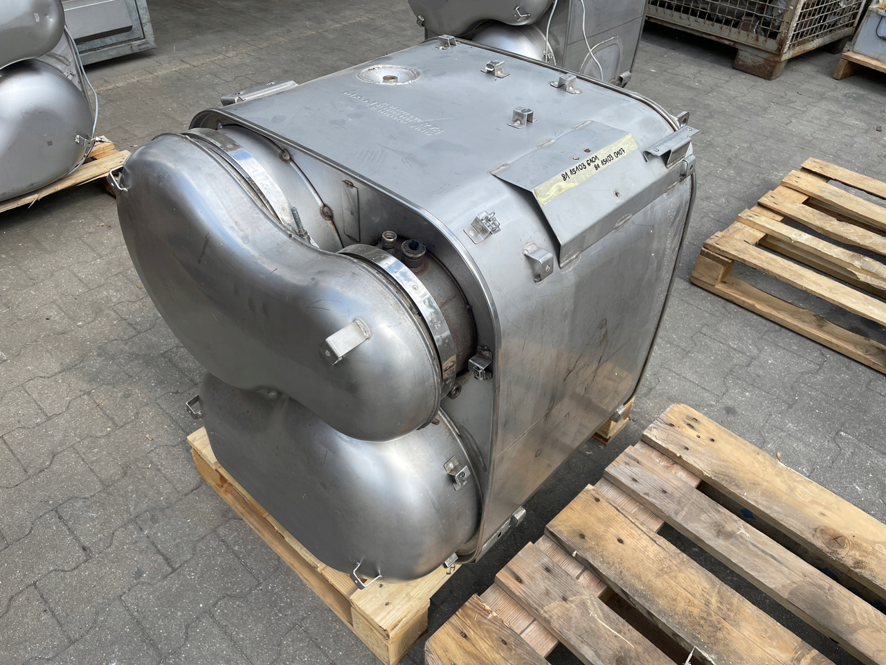 KATALIZATOR MAN TGX TGS EURO 6 DPF TŁUMIK WYDECH 81151036101 - Conversor catalítico para Camião: foto 3 KATALIZATOR MAN TGX TGS EURO 6 DPF TŁUMIK WYDECH 81151036101 - Conversor catalítico para Camião: foto 3