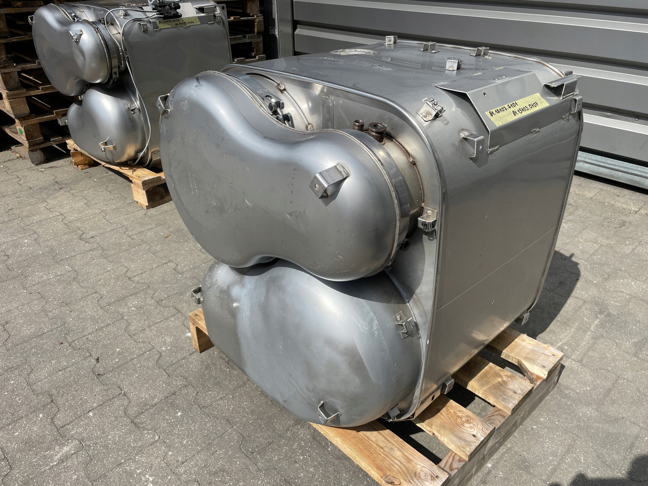 KATALIZATOR MAN TGX TGS EURO 6 DPF TŁUMIK WYDECH 81151036101 - Conversor catalítico para Camião: foto 1 KATALIZATOR MAN TGX TGS EURO 6 DPF TŁUMIK WYDECH 81151036101 - Conversor catalítico para Camião: foto 1