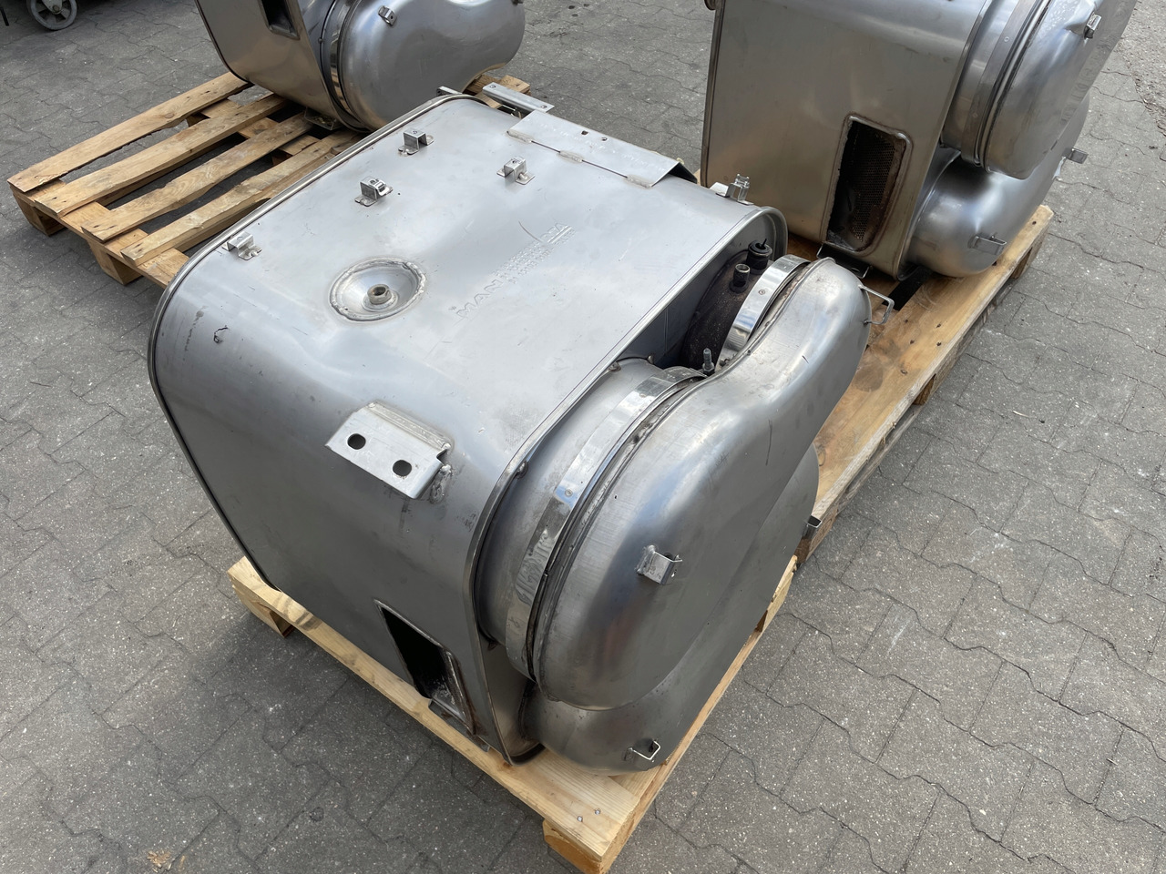 KATALIZATOR MAN TGX TGS EURO 6 DPF TŁUMIK WYDECH 81151036101 - Conversor catalítico para Camião: foto 4 KATALIZATOR MAN TGX TGS EURO 6 DPF TŁUMIK WYDECH 81151036101 - Conversor catalítico para Camião: foto 4