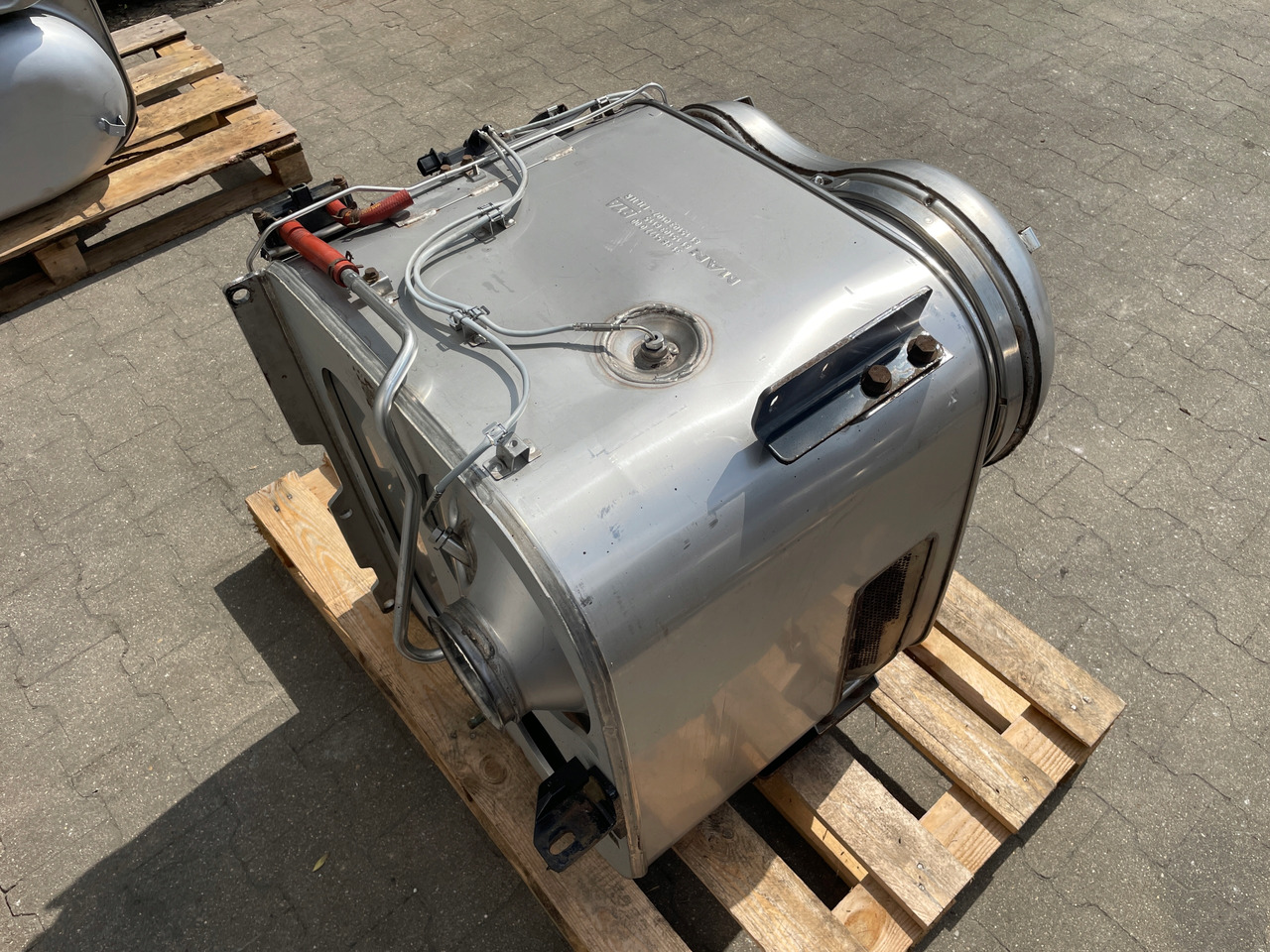 KATALIZATOR MAN TGX TGS EURO 6 DPF TŁUMIK WYDECH 81151036115 - Conversor catalítico para Camião: foto 4 KATALIZATOR MAN TGX TGS EURO 6 DPF TŁUMIK WYDECH 81151036115 - Conversor catalítico para Camião: foto 4