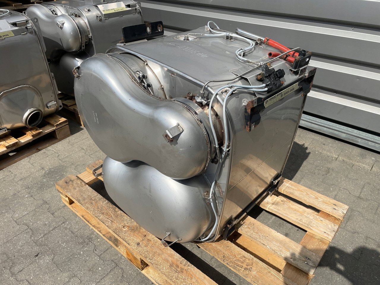 KATALIZATOR MAN TGX TGS EURO 6 DPF TŁUMIK WYDECH 81151036115 - Conversor catalítico para Camião: foto 1 KATALIZATOR MAN TGX TGS EURO 6 DPF TŁUMIK WYDECH 81151036115 - Conversor catalítico para Camião: foto 1