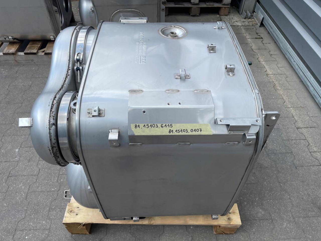 KATALIZATOR MAN TGX TGS EURO 6 DPF TŁUMIK WYDECH 81151036115 - Conversor catalítico para Camião: foto 3 KATALIZATOR MAN TGX TGS EURO 6 DPF TŁUMIK WYDECH 81151036115 - Conversor catalítico para Camião: foto 3