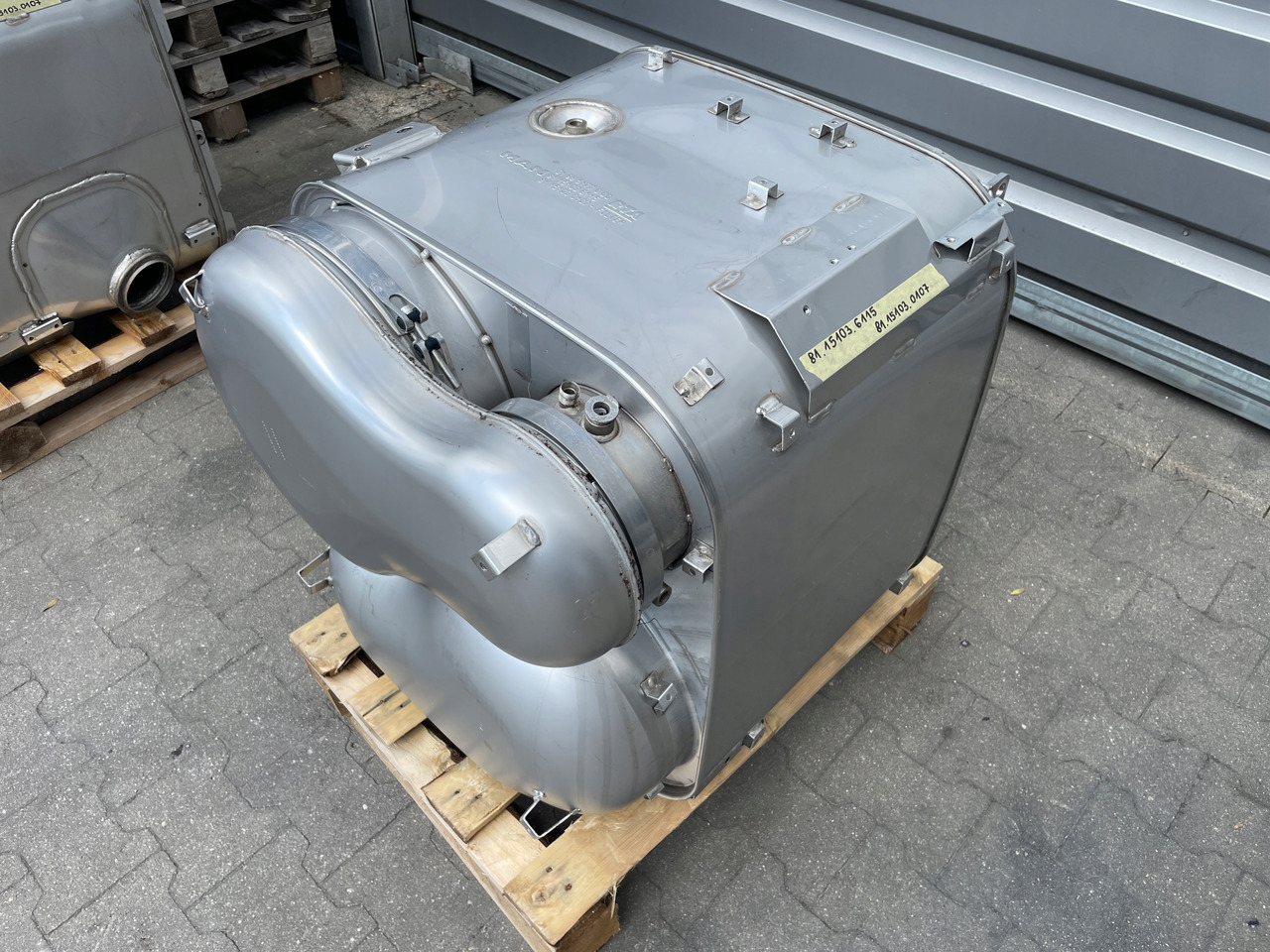 KATALIZATOR MAN TGX TGS EURO 6 DPF TŁUMIK WYDECH 81151036115 - Conversor catalítico para Camião: foto 4 KATALIZATOR MAN TGX TGS EURO 6 DPF TŁUMIK WYDECH 81151036115 - Conversor catalítico para Camião: foto 4