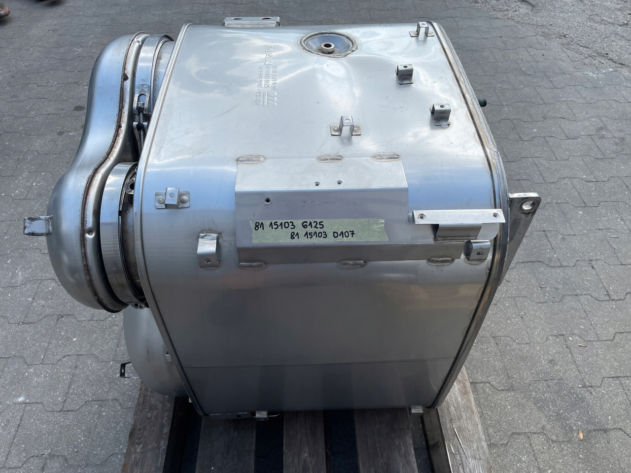 KATALIZATOR MAN TGX TGS EURO 6 DPF TŁUMIK WYDECH 81151036125 - Conversor catalítico: foto 2 KATALIZATOR MAN TGX TGS EURO 6 DPF TŁUMIK WYDECH 81151036125 - Conversor catalítico: foto 2