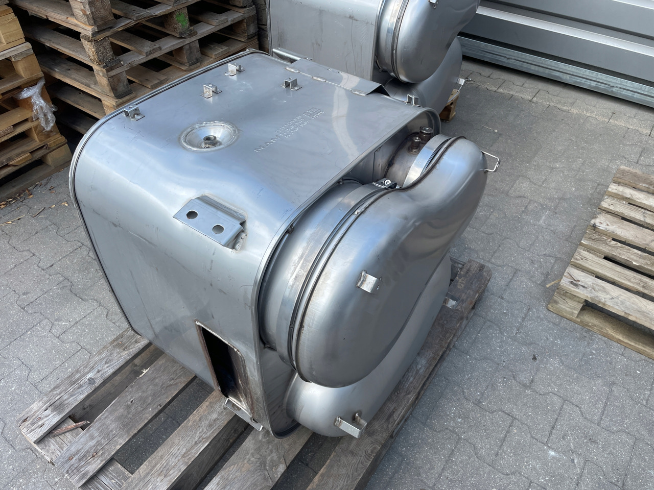 KATALIZATOR MAN TGX TGS EURO 6 DPF TŁUMIK WYDECH 81151036125 - Conversor catalítico: foto 1 KATALIZATOR MAN TGX TGS EURO 6 DPF TŁUMIK WYDECH 81151036125 - Conversor catalítico: foto 1