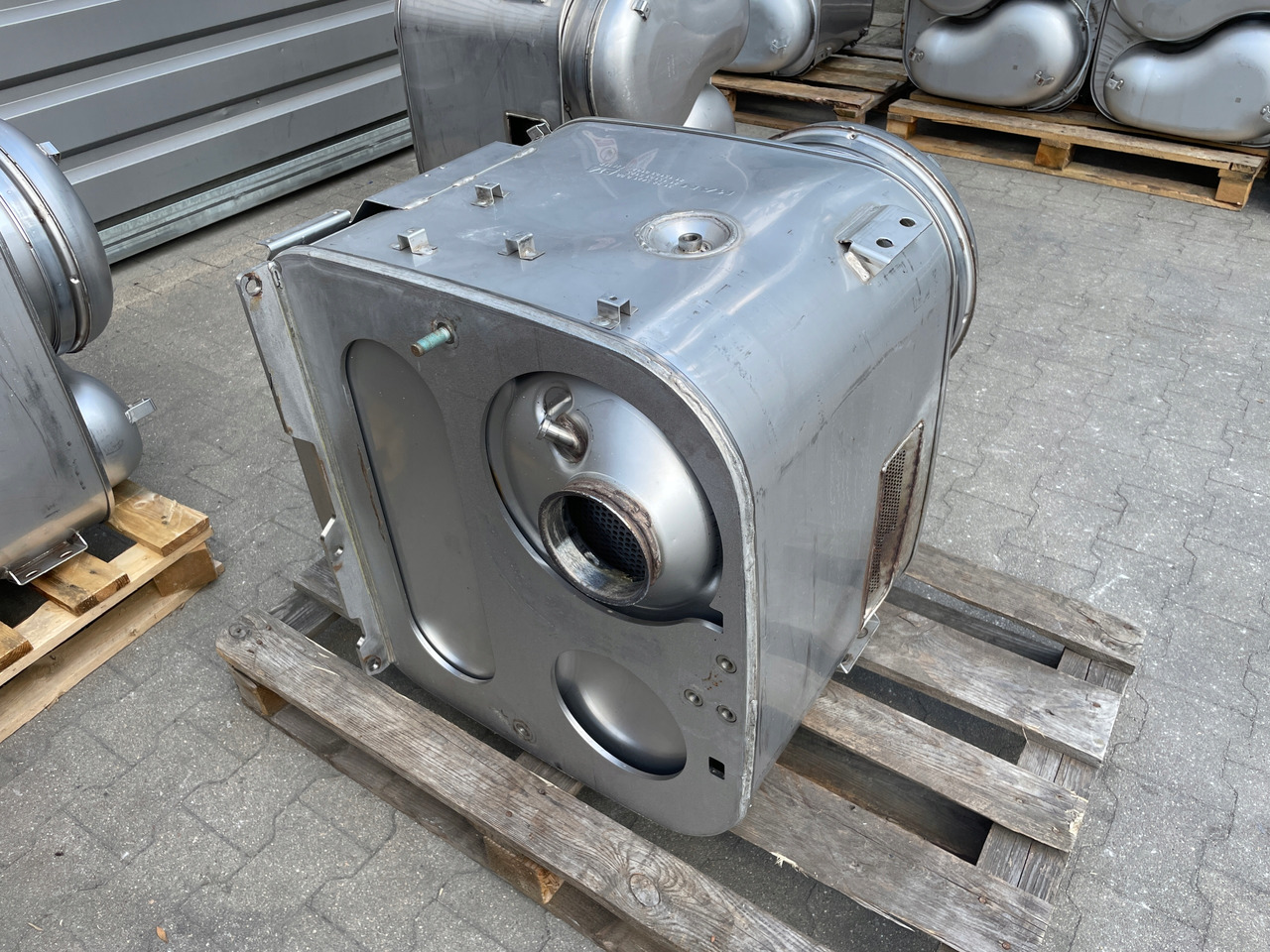 KATALIZATOR MAN TGX TGS EURO 6 DPF TŁUMIK WYDECH 81151036125 - Conversor catalítico: foto 4 KATALIZATOR MAN TGX TGS EURO 6 DPF TŁUMIK WYDECH 81151036125 - Conversor catalítico: foto 4