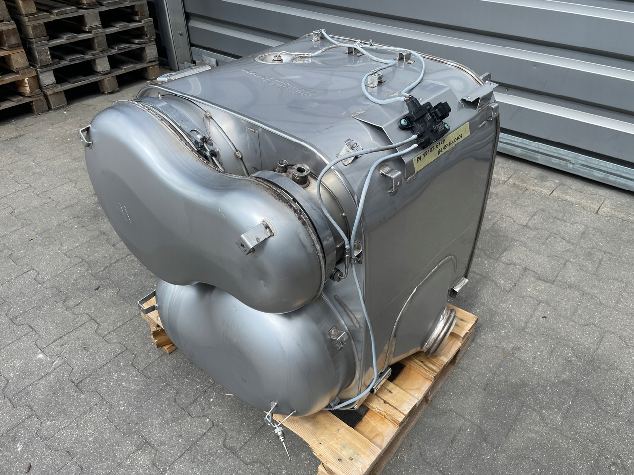 KATALIZATOR MAN TGX TGS EURO 6 DPF TŁUMIK WYDECH 81151036128 - Conversor catalítico para Camião: foto 2 KATALIZATOR MAN TGX TGS EURO 6 DPF TŁUMIK WYDECH 81151036128 - Conversor catalítico para Camião: foto 2