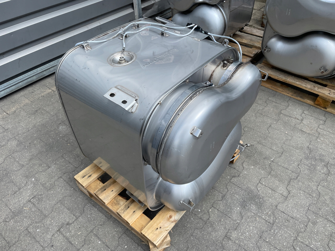 KATALIZATOR MAN TGX TGS EURO 6 DPF TŁUMIK WYDECH 81151036128 - Conversor catalítico para Camião: foto 3 KATALIZATOR MAN TGX TGS EURO 6 DPF TŁUMIK WYDECH 81151036128 - Conversor catalítico para Camião: foto 3