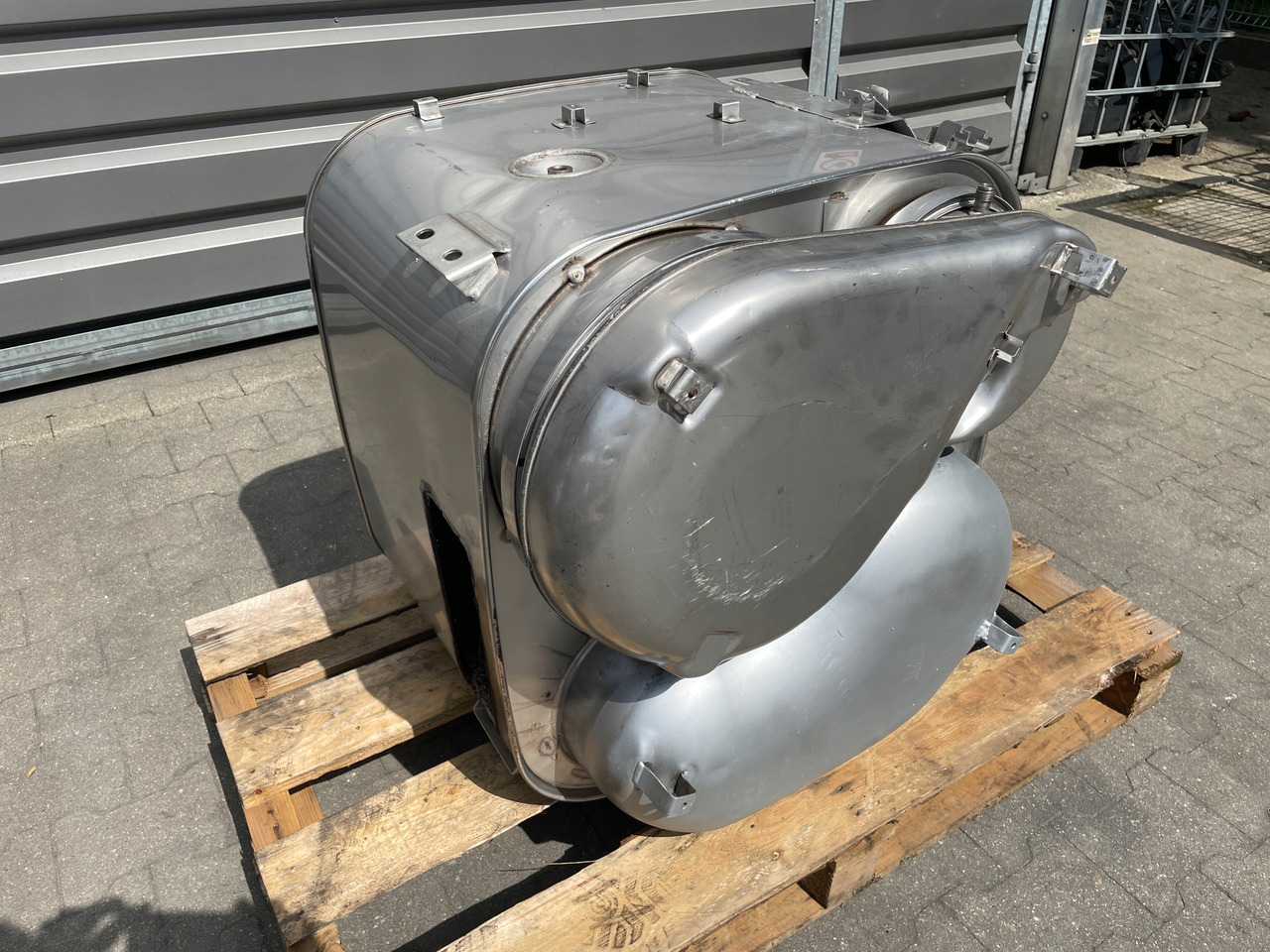 KATALIZATOR MAN TGX TGS EURO 6 DPF TŁUMIK WYDECH 81151036182 - Conversor catalítico para Camião: foto 3 KATALIZATOR MAN TGX TGS EURO 6 DPF TŁUMIK WYDECH 81151036182 - Conversor catalítico para Camião: foto 3