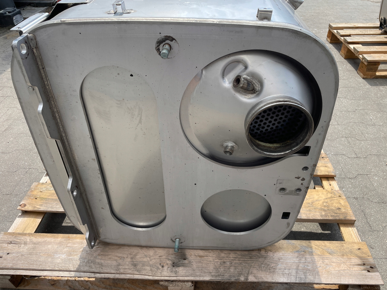 KATALIZATOR MAN TGX TGS EURO 6 DPF TŁUMIK WYDECH 81151036182 - Conversor catalítico para Camião: foto 5 KATALIZATOR MAN TGX TGS EURO 6 DPF TŁUMIK WYDECH 81151036182 - Conversor catalítico para Camião: foto 5