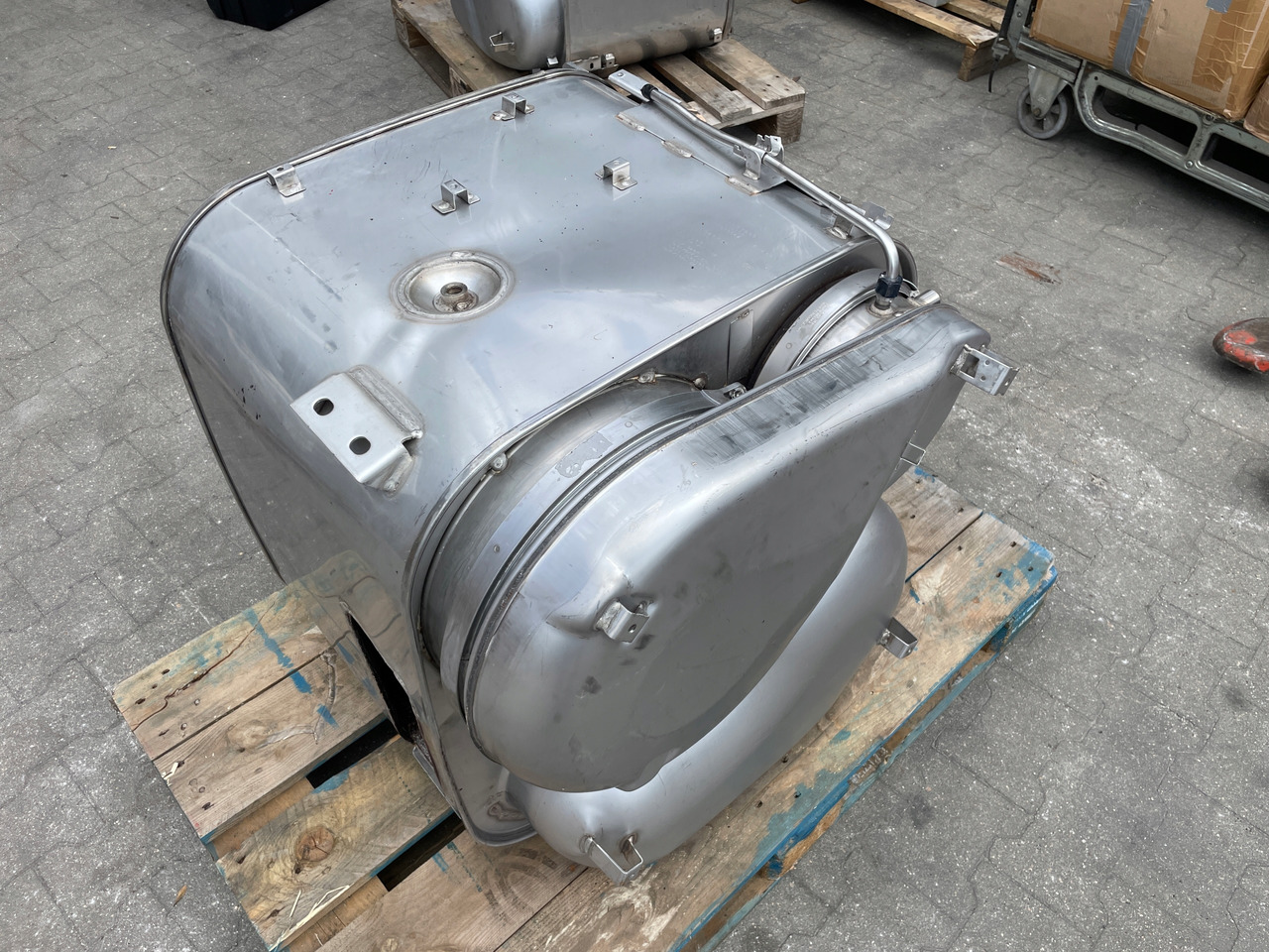 KATALIZATOR MAN TGX TGS EURO 6 DPF TŁUMIK WYDECH 81151036182 - Conversor catalítico para Camião: foto 3 KATALIZATOR MAN TGX TGS EURO 6 DPF TŁUMIK WYDECH 81151036182 - Conversor catalítico para Camião: foto 3