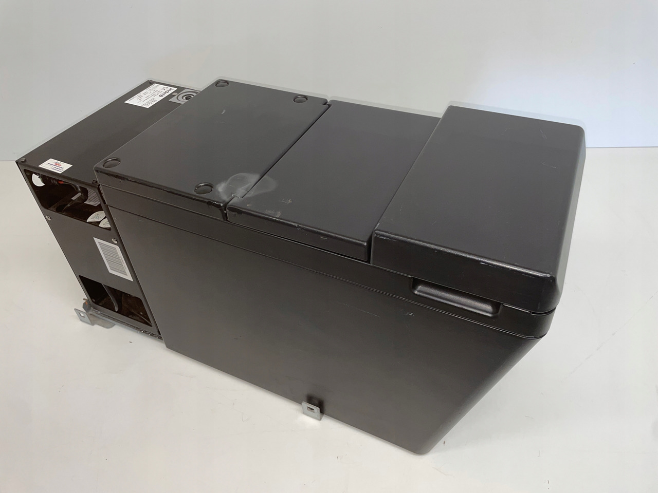 LODÓWKA CHŁODZIARKA IVECO STRALIS INTEL B 504195453 - Cabine e interior para Camião: foto 2 LODÓWKA CHŁODZIARKA IVECO STRALIS INTEL B 504195453 - Cabine e interior para Camião: foto 2