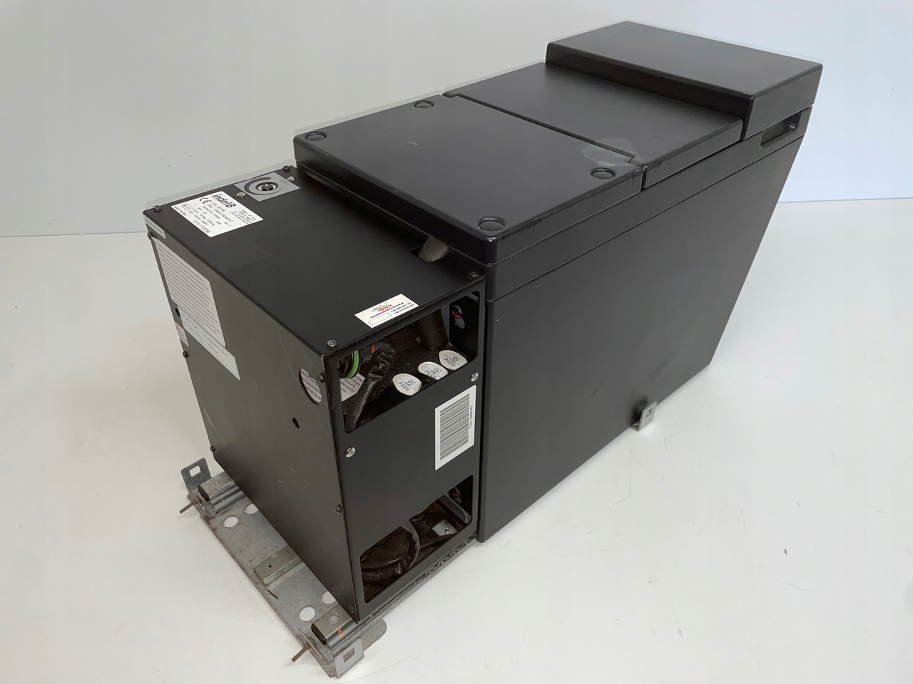 LODÓWKA CHŁODZIARKA IVECO STRALIS INTEL B 504195453 - Cabine e interior para Camião: foto 5 LODÓWKA CHŁODZIARKA IVECO STRALIS INTEL B 504195453 - Cabine e interior para Camião: foto 5