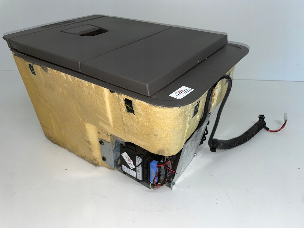 LODÓWKA CHŁODZIARKA SCANIA P G NGS 2770786 - Cabine e interior para Camião: foto 4 LODÓWKA CHŁODZIARKA SCANIA P G NGS 2770786 - Cabine e interior para Camião: foto 4