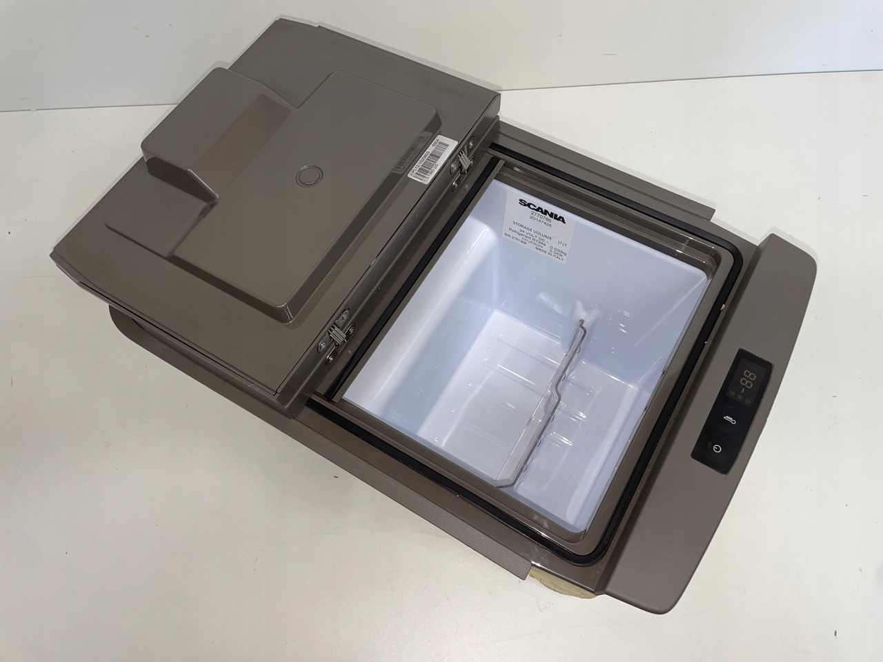 LODÓWKA CHŁODZIARKA SCANIA P G NGS 2770786 - Cabine e interior para Camião: foto 3 LODÓWKA CHŁODZIARKA SCANIA P G NGS 2770786 - Cabine e interior para Camião: foto 3