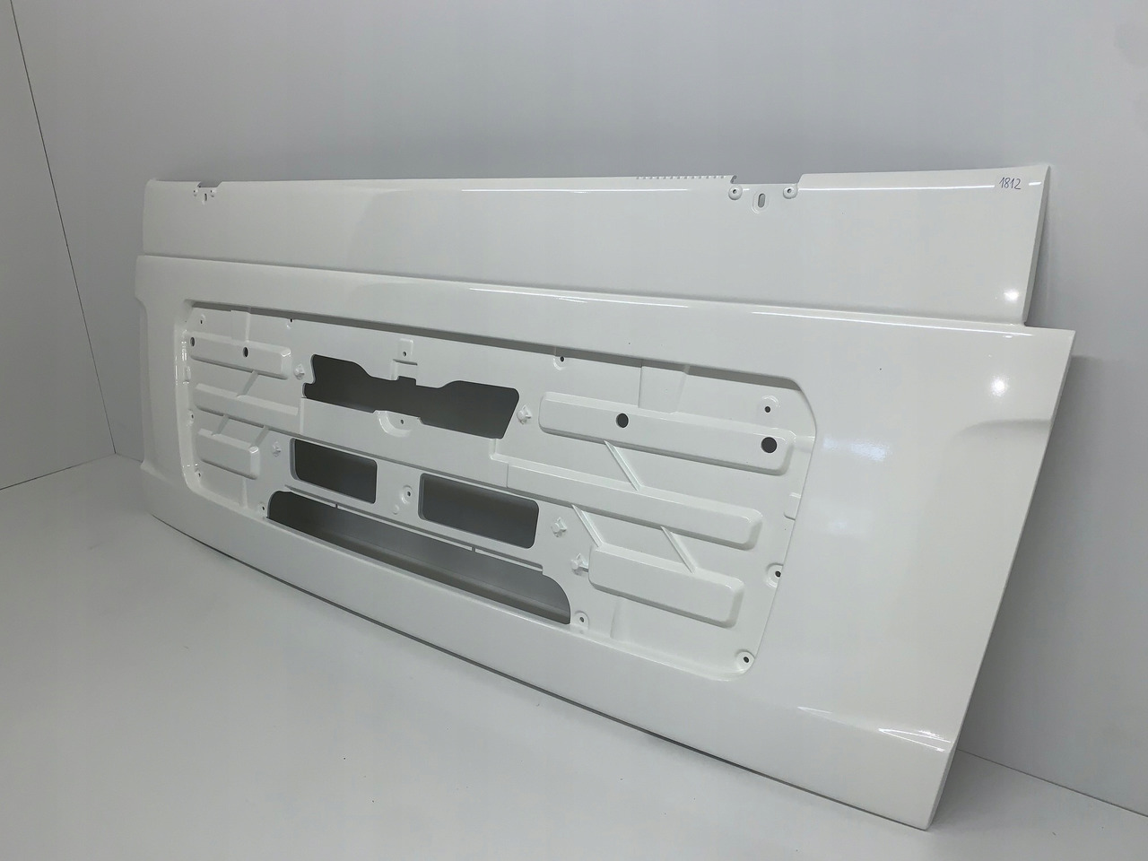 MASKA ATRAPA GRILL MAN TGL TGM NR 1812 - Capô para Camião: foto 2 MASKA ATRAPA GRILL MAN TGL TGM NR 1812 - Capô para Camião: foto 2