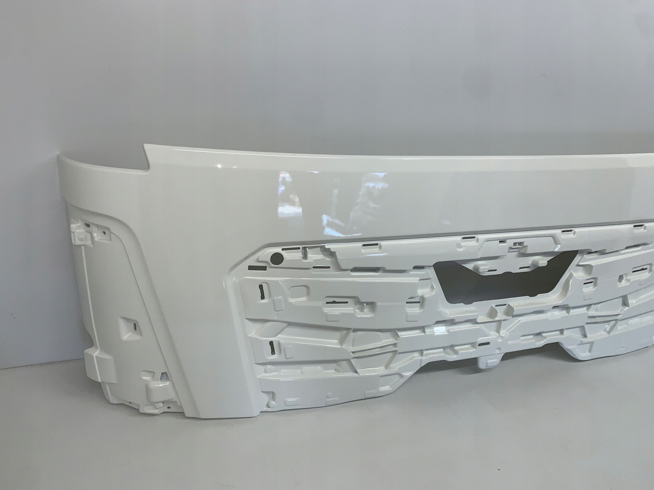 MASKA ATRAPA MAN TGL TGM TG3 TGS NOWY MODEL 2021 RAL 9010 - Capô para Camião: foto 2 MASKA ATRAPA MAN TGL TGM TG3 TGS NOWY MODEL 2021 RAL 9010 - Capô para Camião: foto 2