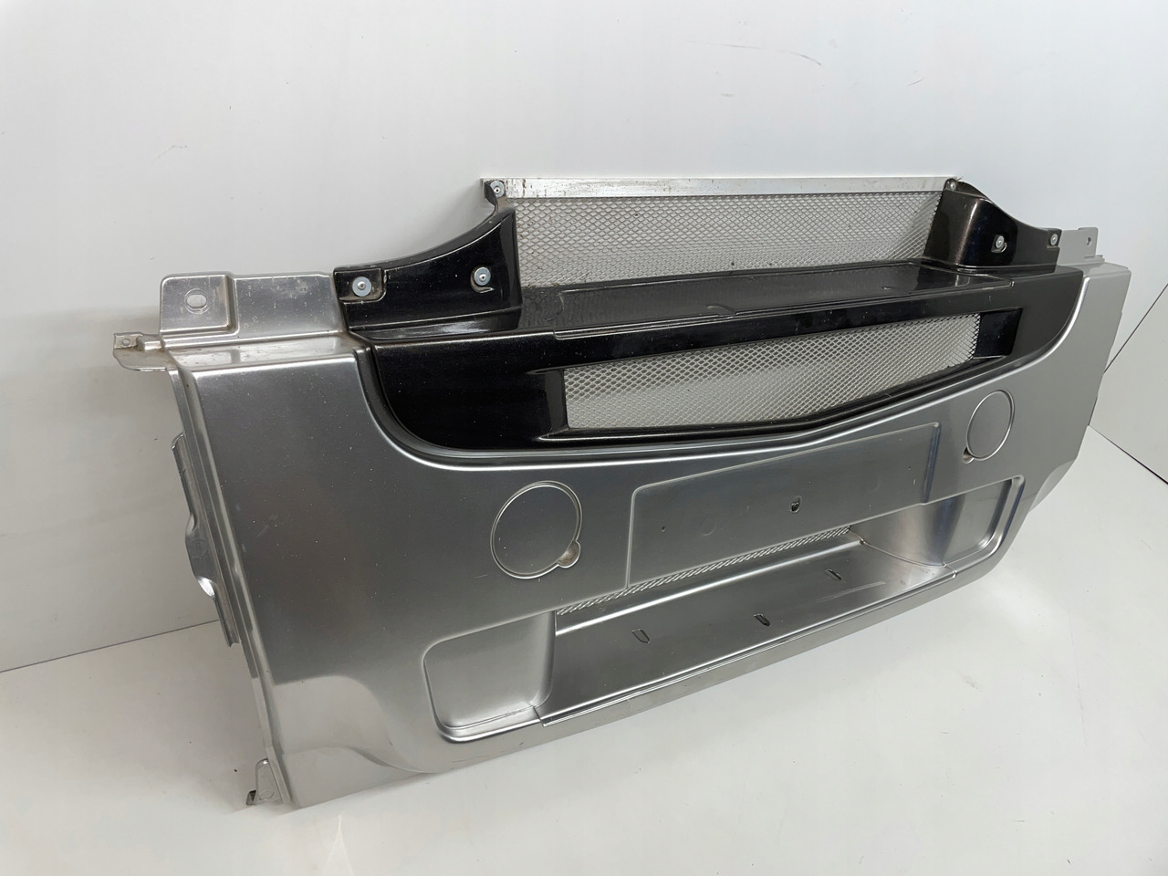 ŚRODEK ZDERZAK NAKŁADKA OSŁONA RENAULT MAGNUM DXI - Para-choque para Camião: foto 3 ŚRODEK ZDERZAK NAKŁADKA OSŁONA RENAULT MAGNUM DXI - Para-choque para Camião: foto 3