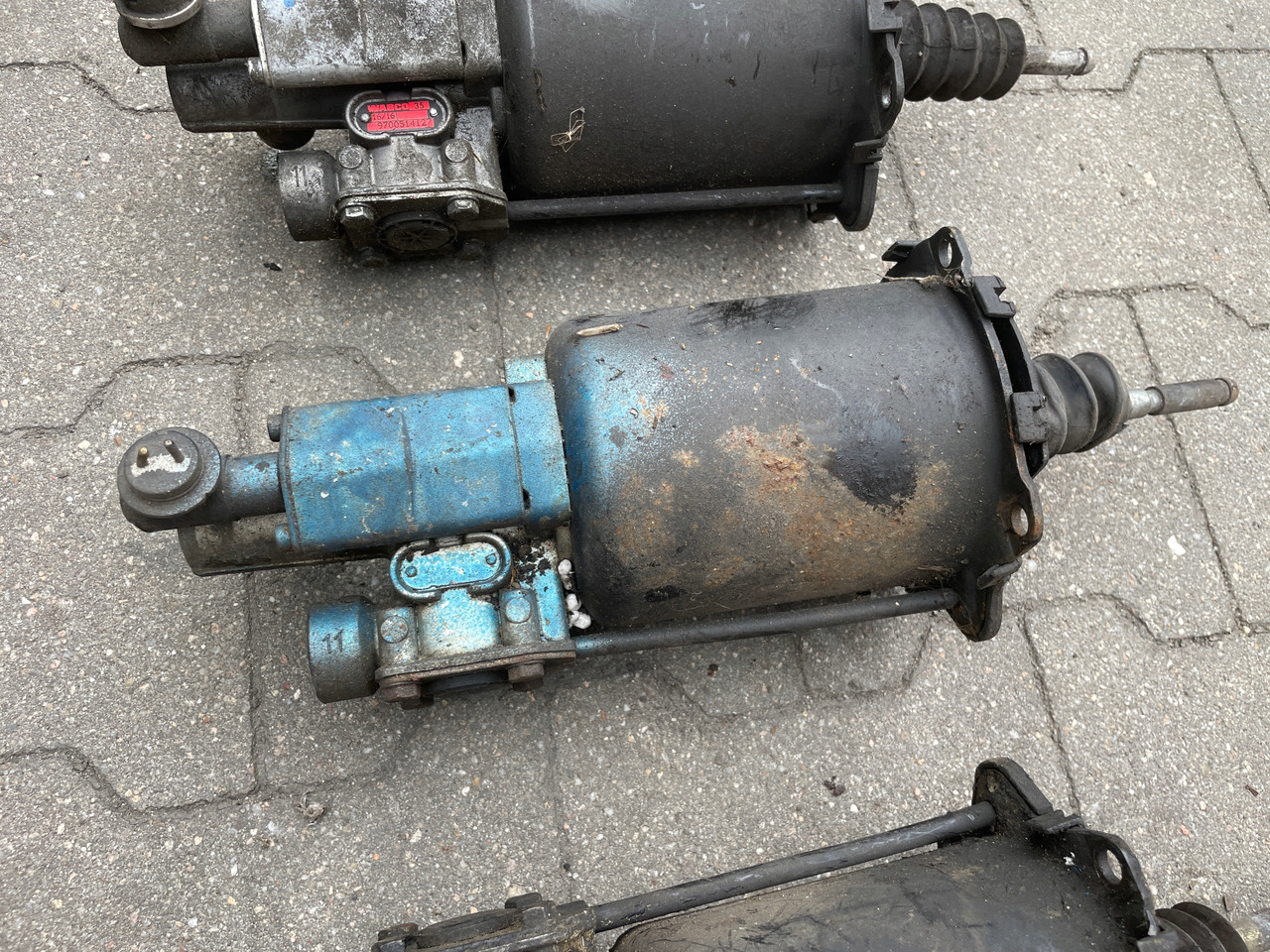 WYBIERAK SKRZYNI BIEGÓW WYSPRZĘGLIK ZAWÓR MAN TGA TGS TGX 9700514127 - Cilindro de embreagem para Camião: foto 5 WYBIERAK SKRZYNI BIEGÓW WYSPRZĘGLIK ZAWÓR MAN TGA TGS TGX 9700514127 - Cilindro de embreagem para Camião: foto 5