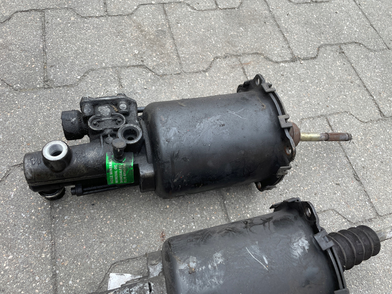 WYBIERAK SKRZYNI BIEGÓW WYSPRZĘGLIK ZAWÓR MAN TGA TGS TGX 9700514127 - Cilindro de embreagem para Camião: foto 3 WYBIERAK SKRZYNI BIEGÓW WYSPRZĘGLIK ZAWÓR MAN TGA TGS TGX 9700514127 - Cilindro de embreagem para Camião: foto 3