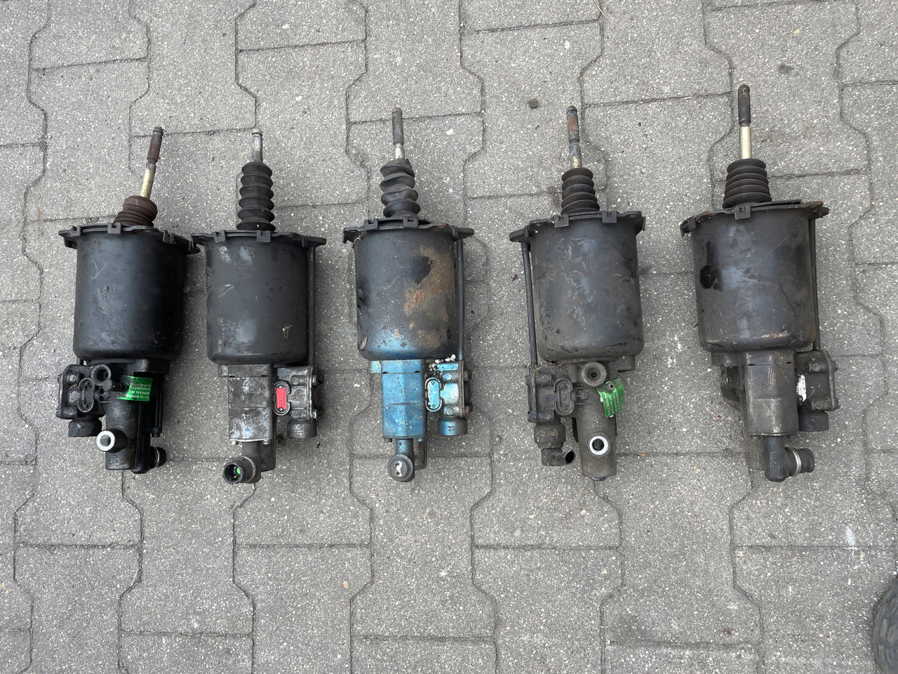 WYBIERAK SKRZYNI BIEGÓW WYSPRZĘGLIK ZAWÓR MAN TGA TGS TGX 9700514127 - Cilindro de embreagem para Camião: foto 2 WYBIERAK SKRZYNI BIEGÓW WYSPRZĘGLIK ZAWÓR MAN TGA TGS TGX 9700514127 - Cilindro de embreagem para Camião: foto 2