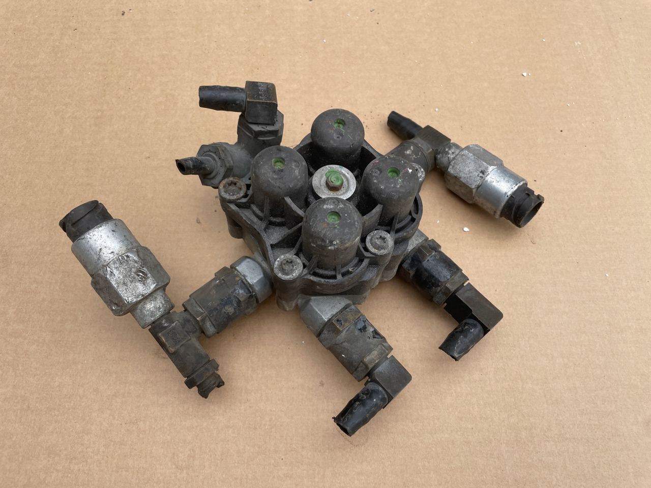 ZAWÓR CZTERODROŻNY MAN TGX TGS TGA 81521516096 - Válvula de freio para Camião: foto 4 ZAWÓR CZTERODROŻNY MAN TGX TGS TGA 81521516096 - Válvula de freio para Camião: foto 4