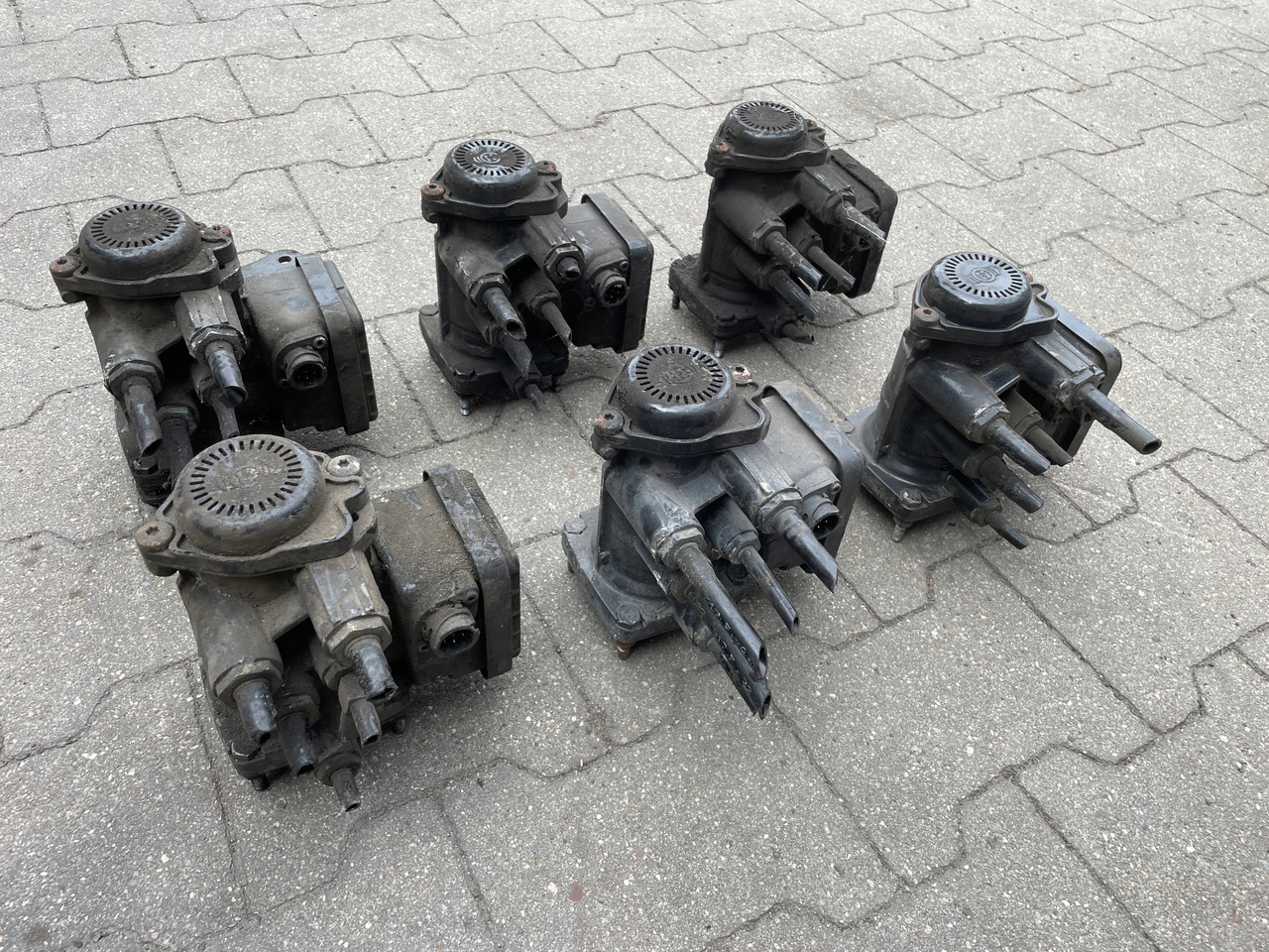 ZAWÓR EUROPA MODULATOR EBS MAN TGA TGS TGX 81523016213 - Válvula de freio para Camião: foto 4 ZAWÓR EUROPA MODULATOR EBS MAN TGA TGS TGX 81523016213 - Válvula de freio para Camião: foto 4