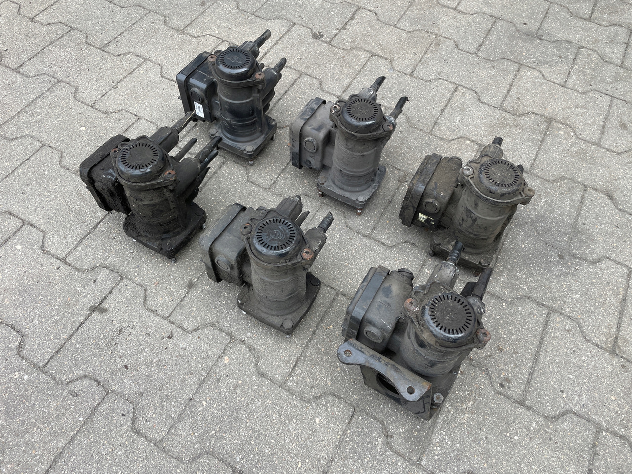 ZAWÓR EUROPA MODULATOR EBS MAN TGA TGS TGX 81523016213 - Válvula de freio para Camião: foto 5 ZAWÓR EUROPA MODULATOR EBS MAN TGA TGS TGX 81523016213 - Válvula de freio para Camião: foto 5