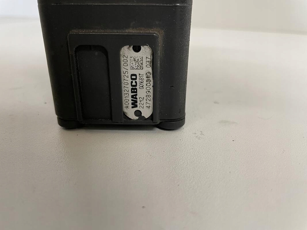 ZAWÓR PODUSZEK MERCEDES ACTROS MP 4 A0013270725 - Válvula de freio para Camião: foto 2 ZAWÓR PODUSZEK MERCEDES ACTROS MP 4 A0013270725 - Válvula de freio para Camião: foto 2