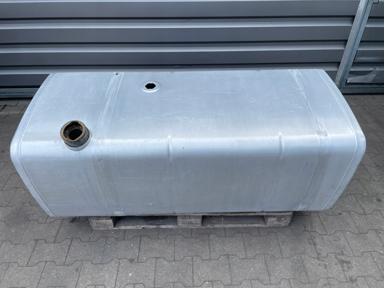 ZBIORNIK PALIWA IVECO STRALIS HI WAY 600 L 41042553 - Tanque de combustível para Camião: foto 1 ZBIORNIK PALIWA IVECO STRALIS HI WAY 600 L 41042553 - Tanque de combustível para Camião: foto 1